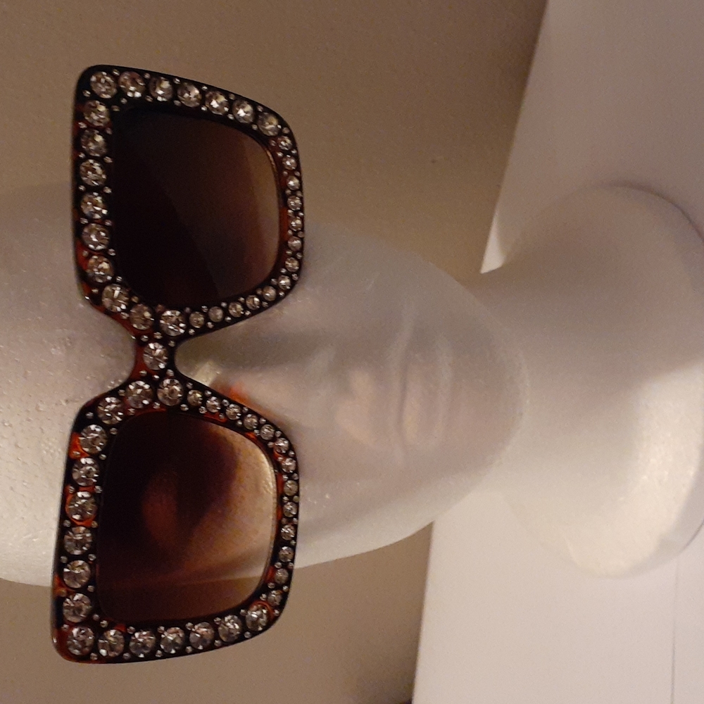 Brown Marble Chic Square Rhinestone Gradient Sunglasses with clear rhinestone